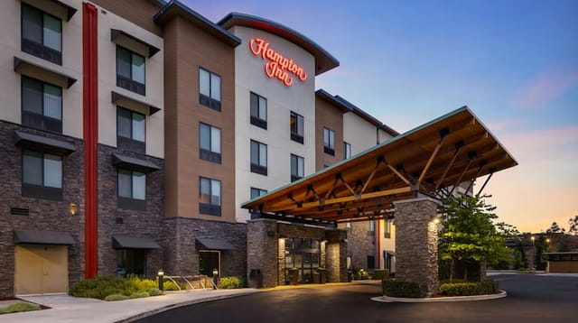 Modern Hampton Inn exterior at Blossom Hill, San Jose - ideal for events and meetings.