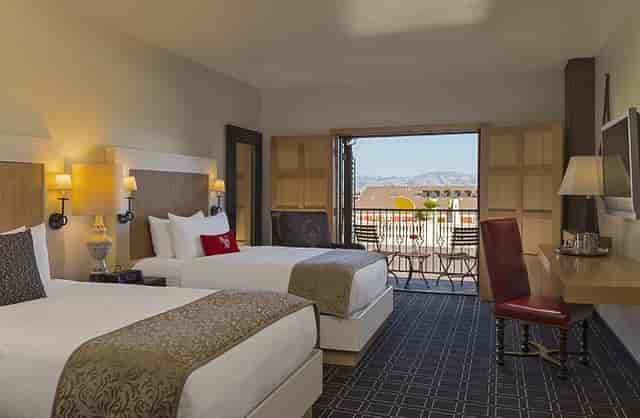 Valencia hotel room with two beds, ideal for business meetings and event guests.