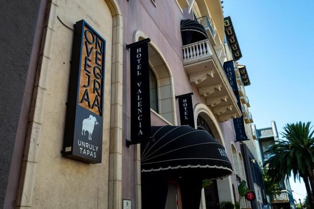 Vibrant Oveja Negra venue at Hotel Valencia, perfect for upscale events and conferences.