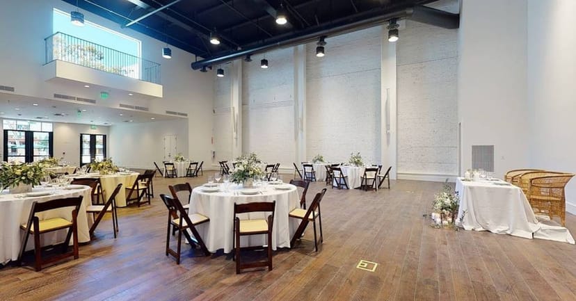 Elegant Mezzanine in Blanco Urban Venue, ideal for weddings and corporate events.