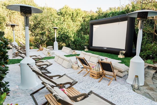 Beach Lounge: Safari Room