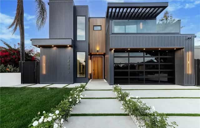 Private garden at Casa Utopia Builders, modern venue for events with sleek design and natural light.