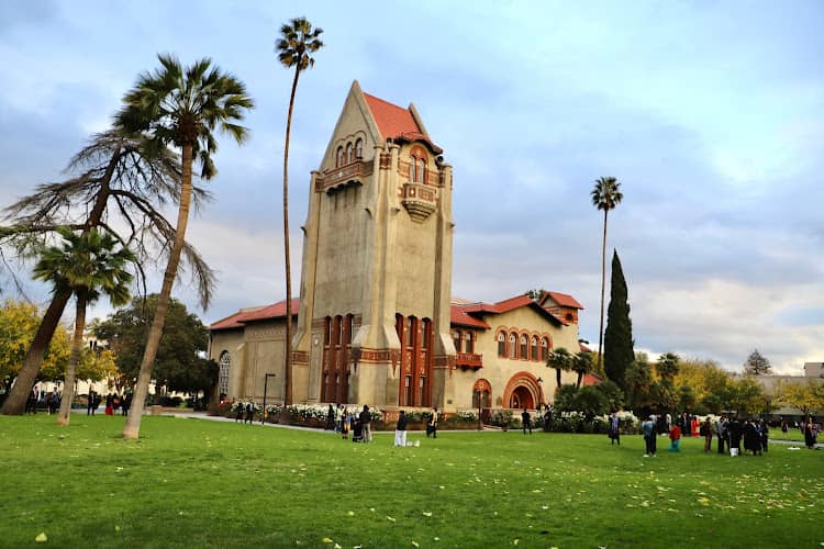 Meeting Rooms at SJSU Student Union with lush lawn, ideal for outdoor events.