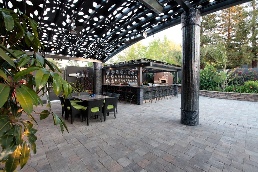 Stylish outdoor patio at Club Auto Sport, perfect for meetings and events.