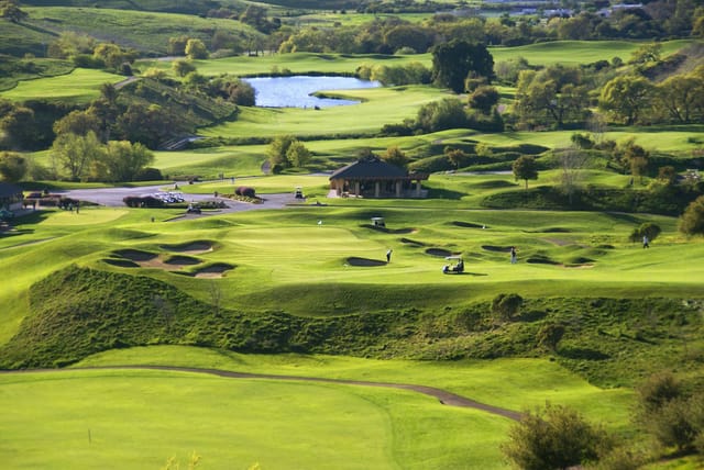 Cinnabar Hills Golf Club Canyon Course: lush greens ideal for corporate retreats and team-building.
