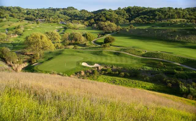 Outdoor patio at Cinnabar Hills Golf Club, perfect for corporate events and golf tournaments.