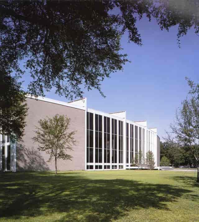 Caroline Wiess Law Building, a modern event space in Houston, ideal for meetings and conferences.