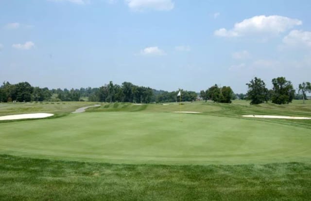 Houston Oaks Golf Course with manicured greens, ideal for corporate outings and team-building events.