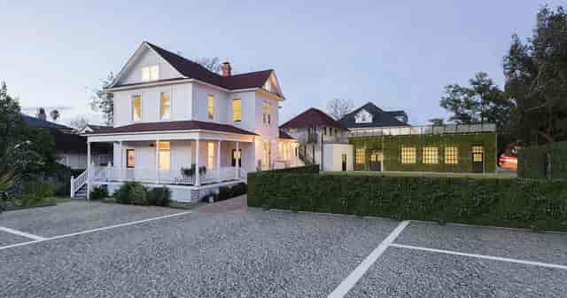 Charming Carriage House venue ideal for weddings and corporate retreats with outdoor seating.
