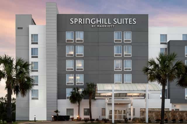 Modern hotel facade of Houston Marriott North, perfect for corporate events and meetings.