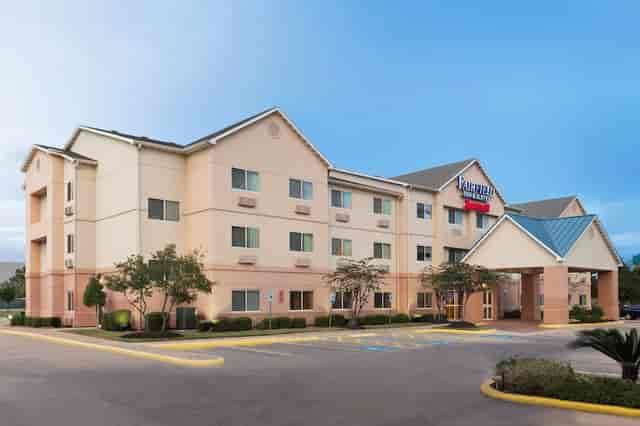 Houston Marriott North hotel with accessible parking, ideal for corporate events and meetings.