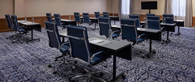 Modern meeting space in Houston Marriott North, ideal for corporate workshops and conferences.