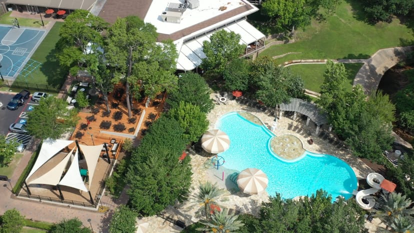 Dining & Social venue at Houston Racquet Club, ideal for outdoor meetings and events.