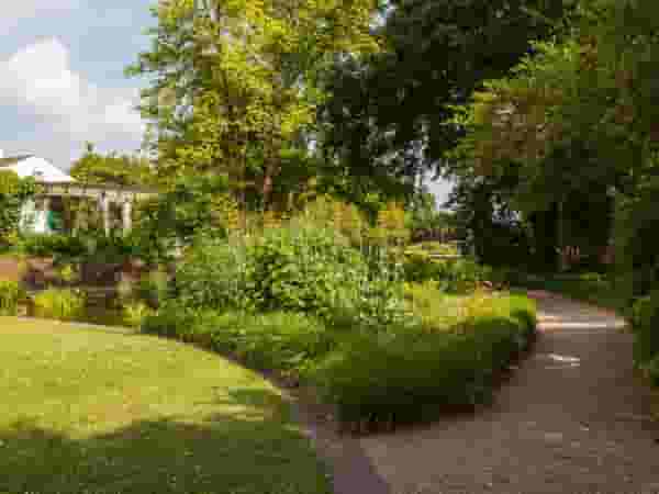 Circular Lawn
