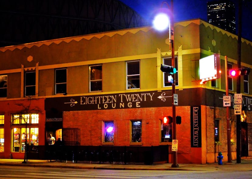 Vibrant Eighteen Twenty Lounge for casual networking and small gatherings.