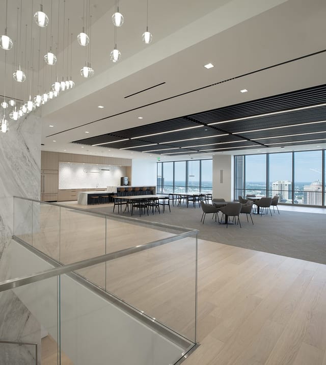 Modern Houston corporate event space with natural light, ideal for meetings or networking.