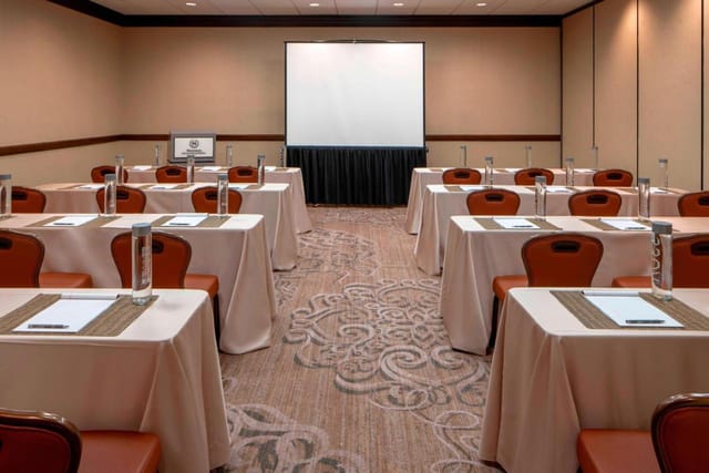 Meeting room at Sheraton Houston Brookhollow, ideal for workshops and conferences.