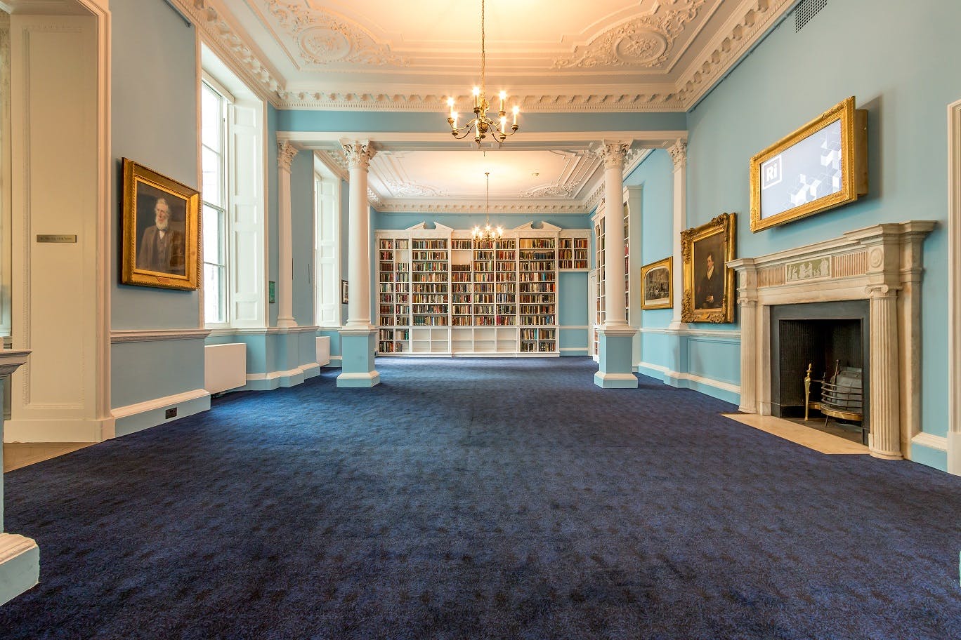 Elegant Georgian Room with high ceilings, ideal for meetings and events.