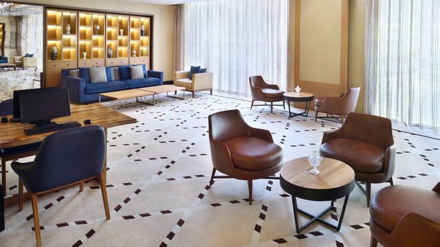 Sophisticated lounge for informal meetings at Four Points Riyadh Khaldia, ideal for networking.