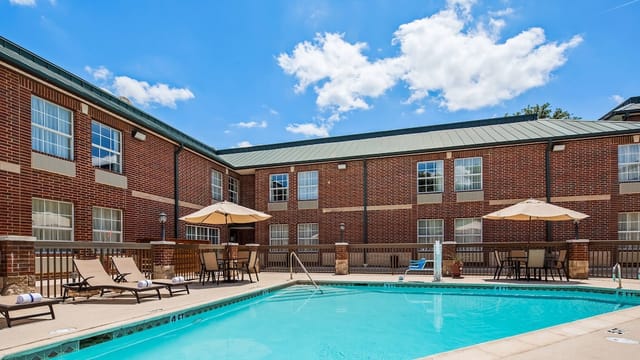 Best Western Plus Dallas outdoor pool, ideal for networking events and casual receptions
