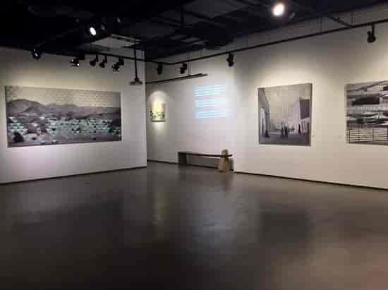 Modern art gallery in Gallery Naila, ideal for exhibitions and networking events.