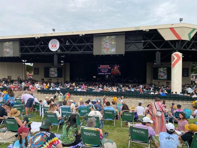Dos Equis Pavilion, section Lawn, page 1