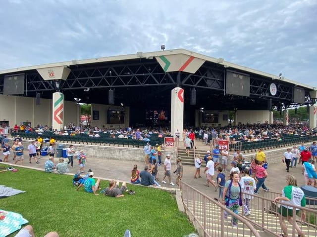 Dos Equis Pavilion, section Lawn, page 1