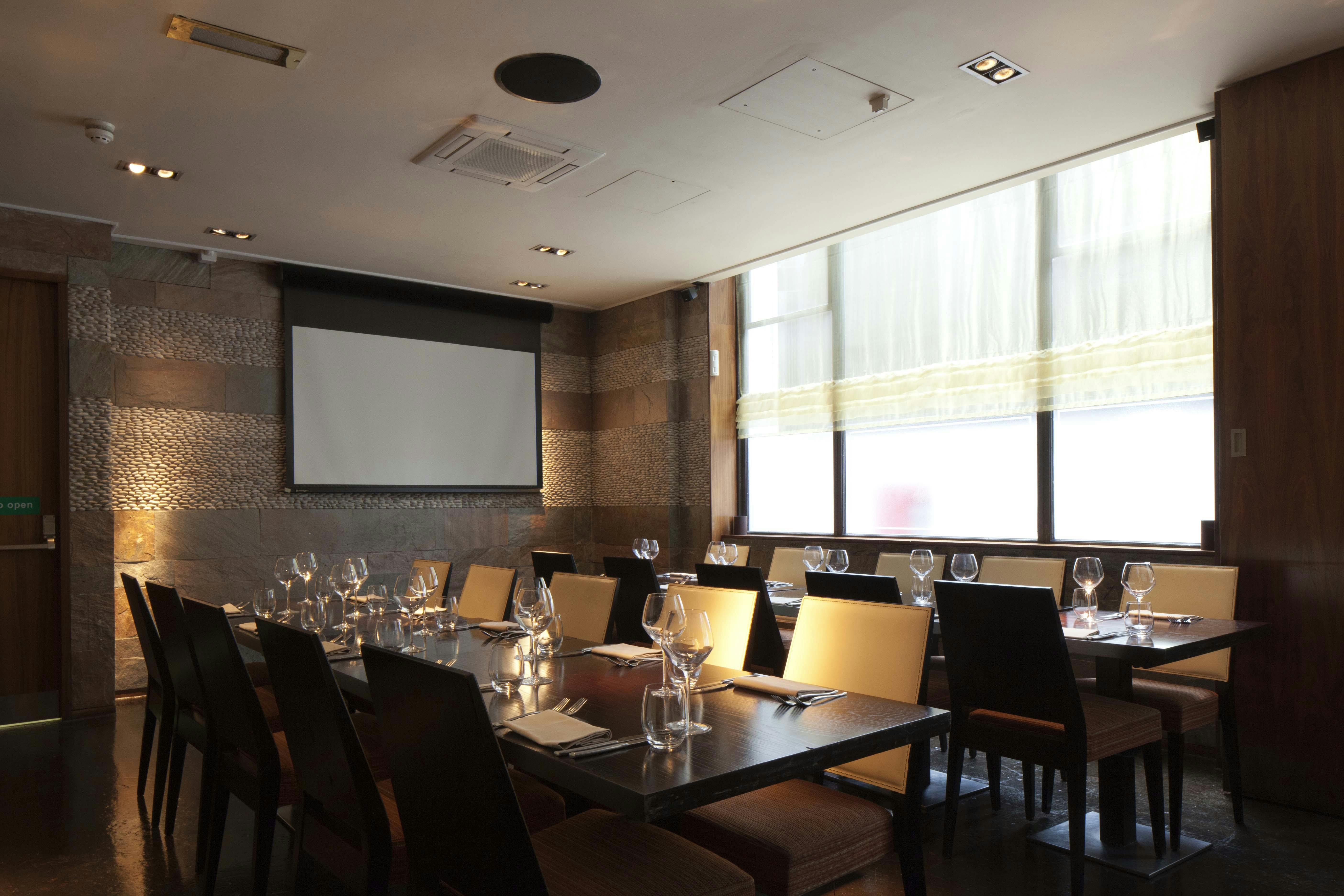 Private dining room with elegant table settings for corporate meetings and private dinners.