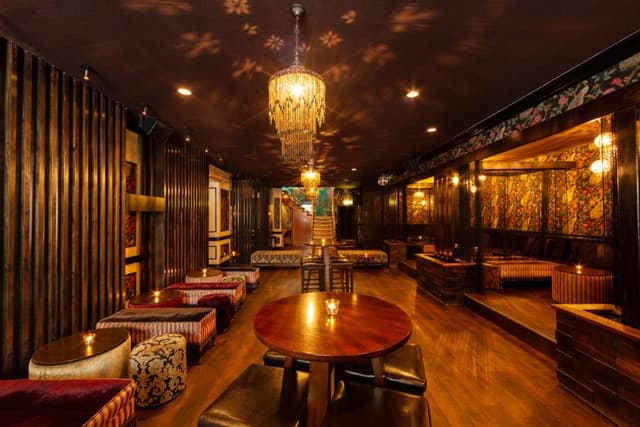 Feather Lounge