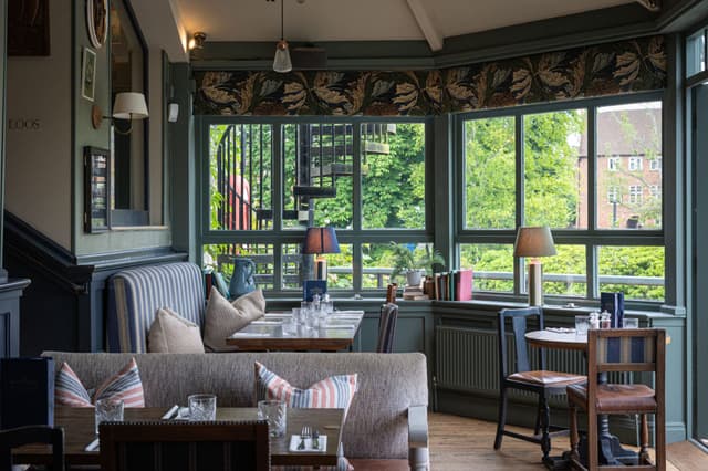 The Nag’s Head on the Thames