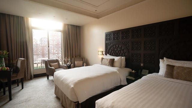Elegant hotel suites with two beds, ideal for meetings and conferences.