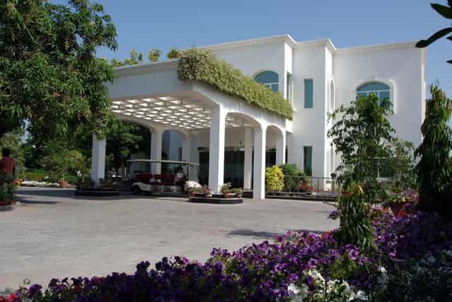 Al Warda Bar: elegant venue with modern architecture for events in lush greenery.