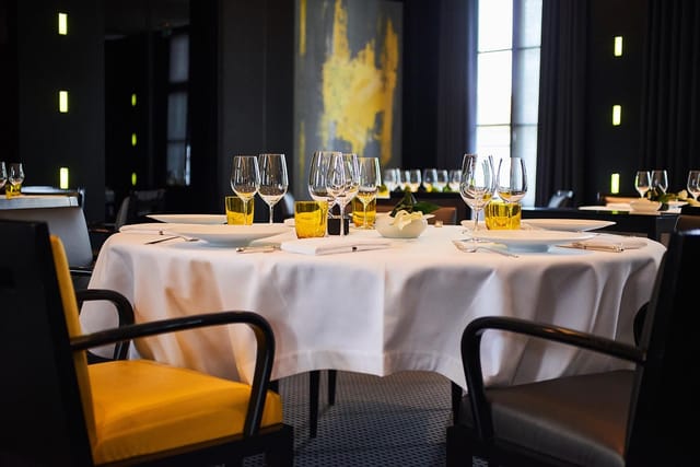Sophisticated round table setup at Bistro in La Pyramide for corporate events and meetings.