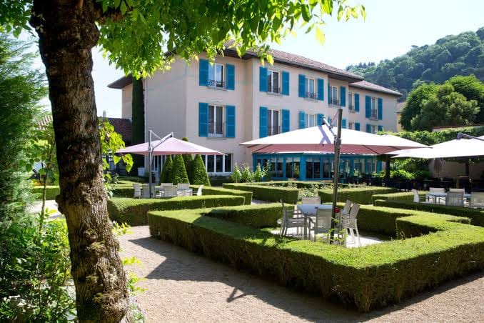 Charming outdoor restaurant venue in La Pyramide, ideal for corporate retreats and receptions.