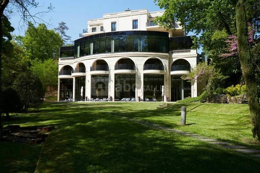 La Rotonde venue with elegant glass architecture for outdoor events and gatherings