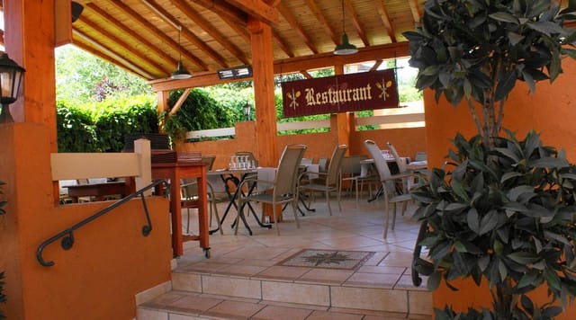 Outdoor restaurant in La Tablée Médiévale, perfect for team lunches and gatherings.