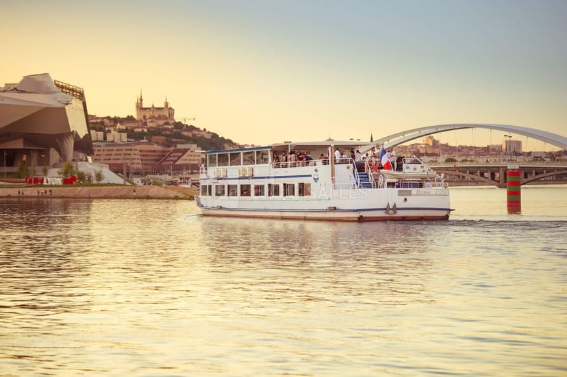 Charming riverboat at sunset, ideal for corporate events and intimate gatherings.