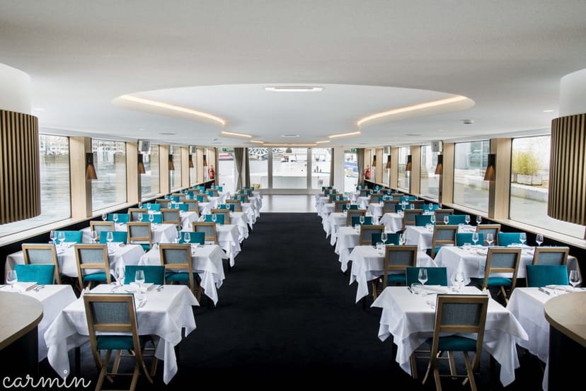 Elegant dining area in Les Bateaux Lyonnais for corporate events and meetings.