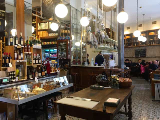 Vibrant restaurant interior for informal corporate gatherings and networking events.