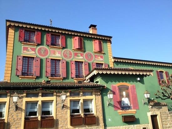 Charming restaurant venue in Auberge du Pont de Collonges for outdoor events and retreats.
