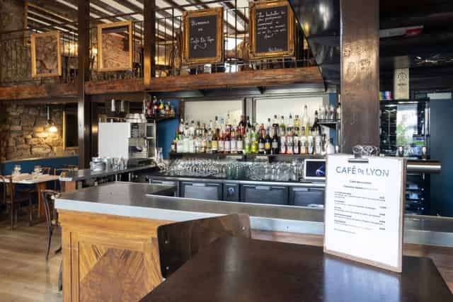Cocktail bar