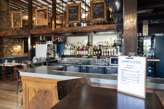 Cocktail bar