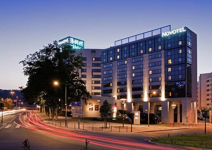 Modern Novotel hotel in Lyon, illuminated exterior, ideal for business events and conferences.