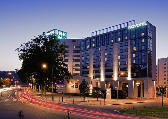 Modern Novotel hotel in Lyon, illuminated exterior, ideal for business events and conferences.