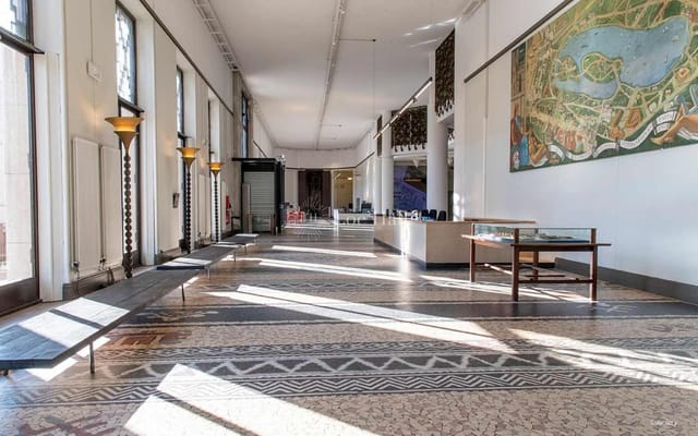 Elegant meeting room with high ceilings at Palais de la Porte Dorée, perfect for events.