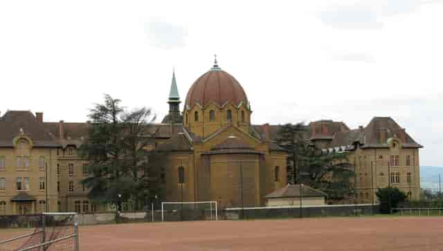 Historic Espace culturel Jean Salles dome for weddings and conferences in Sainte-Foy-Lès-Lyon.