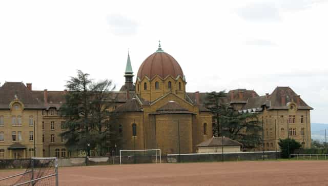 Historic Espace culturel Jean Salles dome for weddings and conferences in Sainte-Foy-Lès-Lyon.