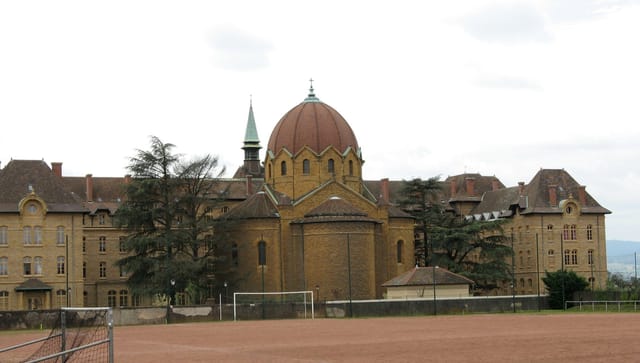 Historic Espace culturel Jean Salles dome for weddings and conferences in Sainte-Foy-Lès-Lyon.