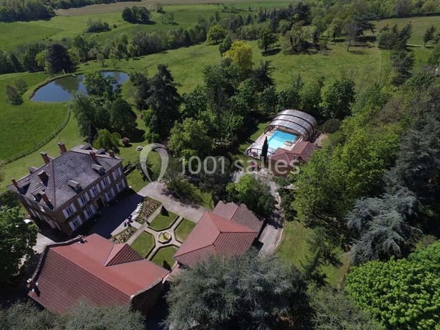 Orangerie at Château des Gaudras: elegant venue for corporate retreats and private events.