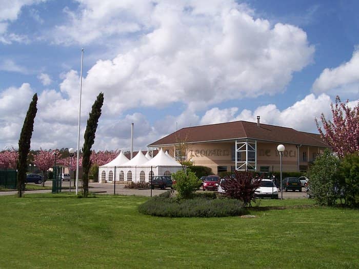 Espace Léonard de Vinci venue with tent, perfect for weddings and corporate events.